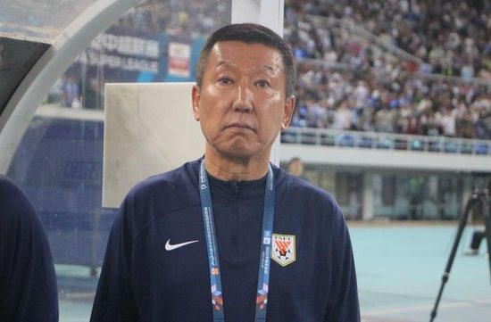 【比赛焦点瞬间】第10分钟，里克尔梅左侧下底传中被封堵回来，后续跟进再得球兜射，可惜皮球击中横梁弹出。